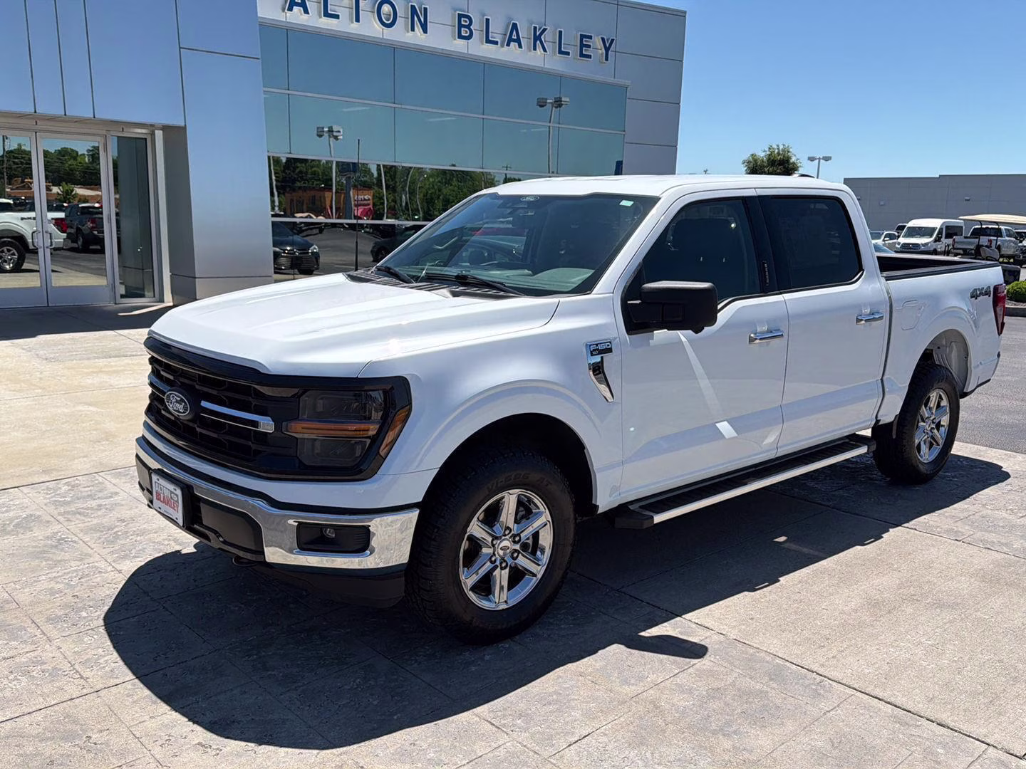 2024 Oxford White Ford F-150 XLT 4X4 Truck