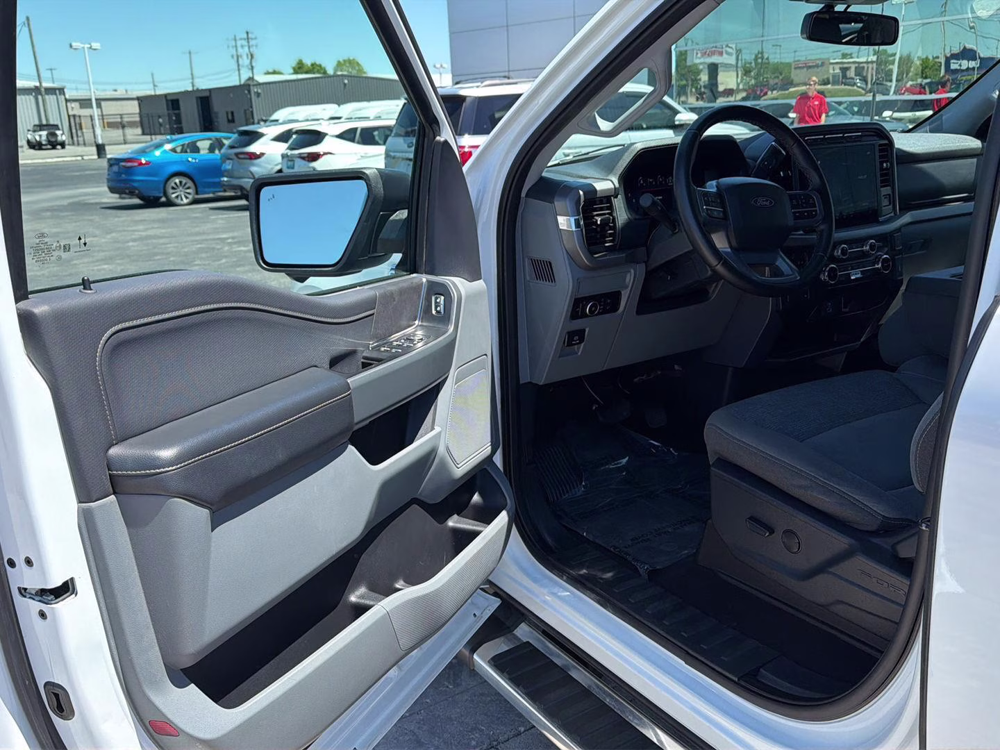 2024 Oxford White Ford F-150 XLT 4X4 Truck