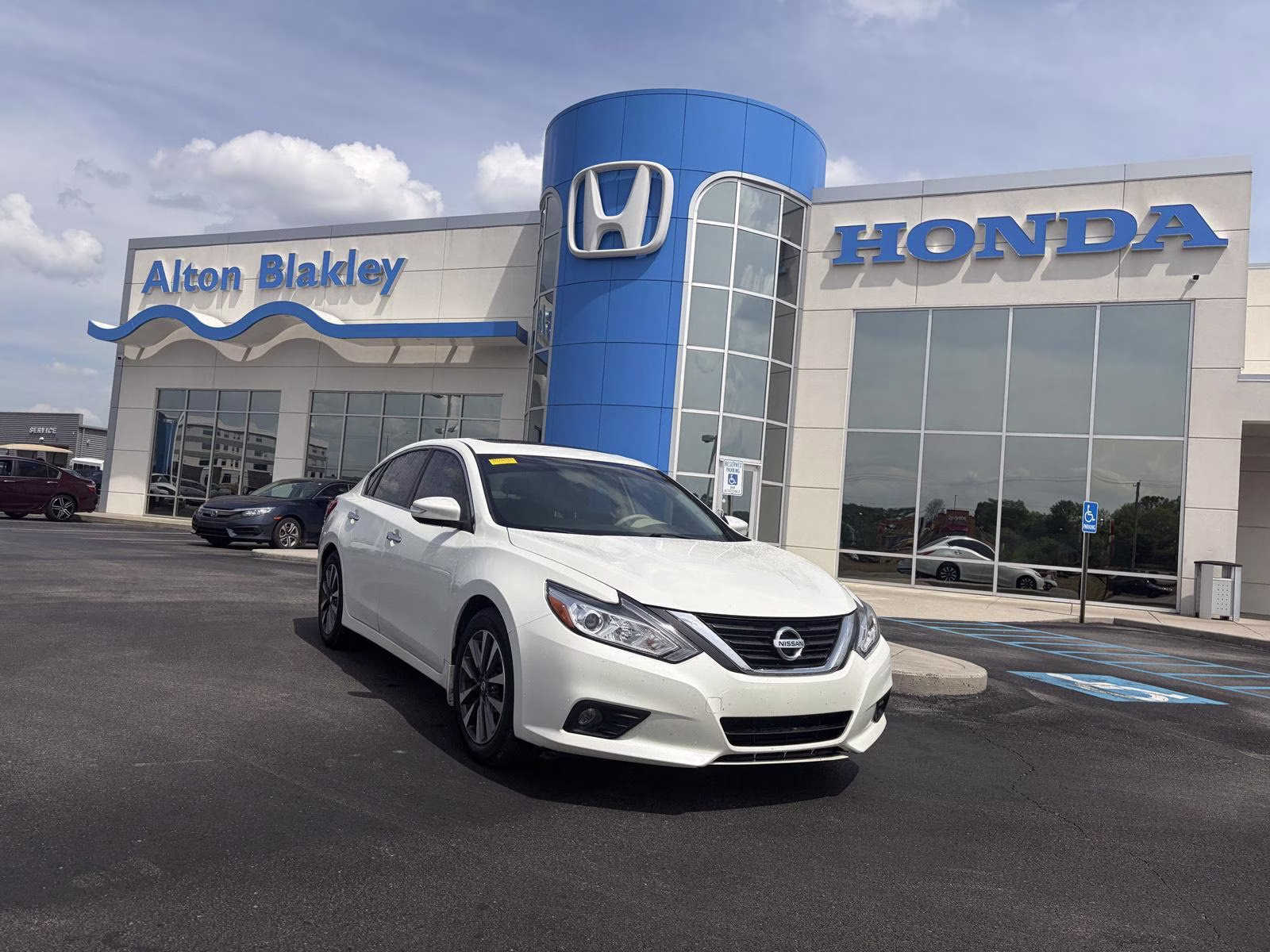 2016 Super Black Nissan Altima 2.5 SL FWD Sedan