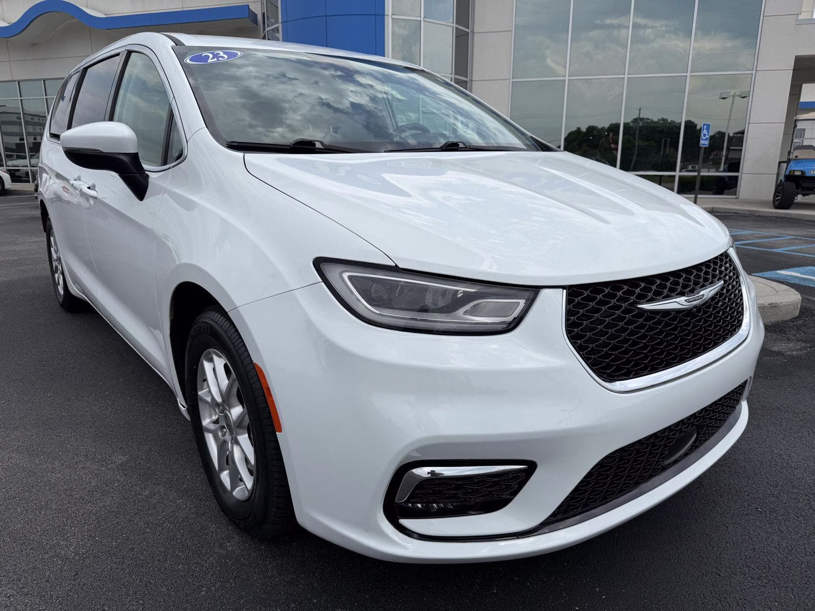 2023 WHITE Chrysler Pacifica TOURING L FWD FWD