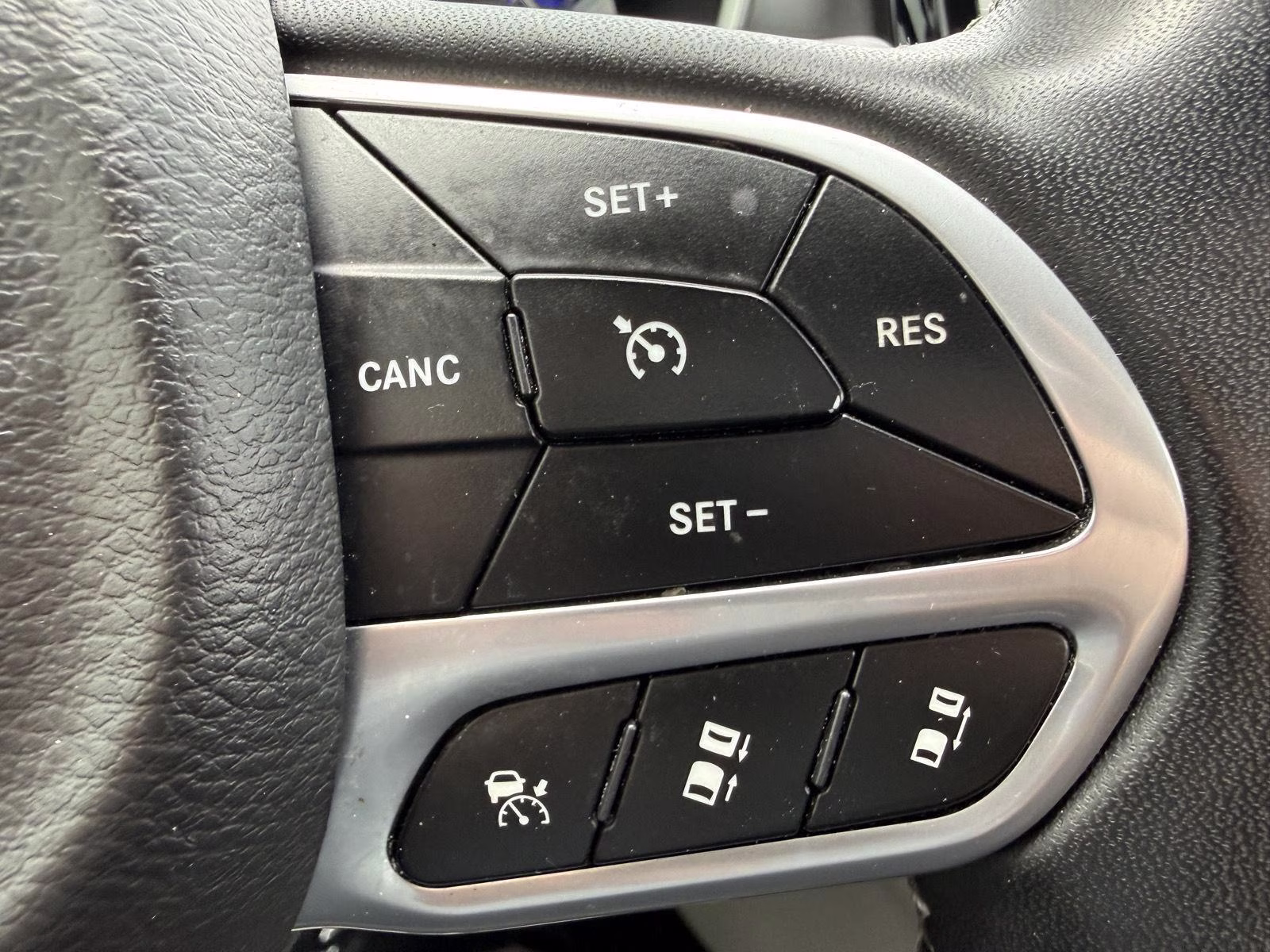 2023 WHITE Chrysler Pacifica TOURING L FWD FWD