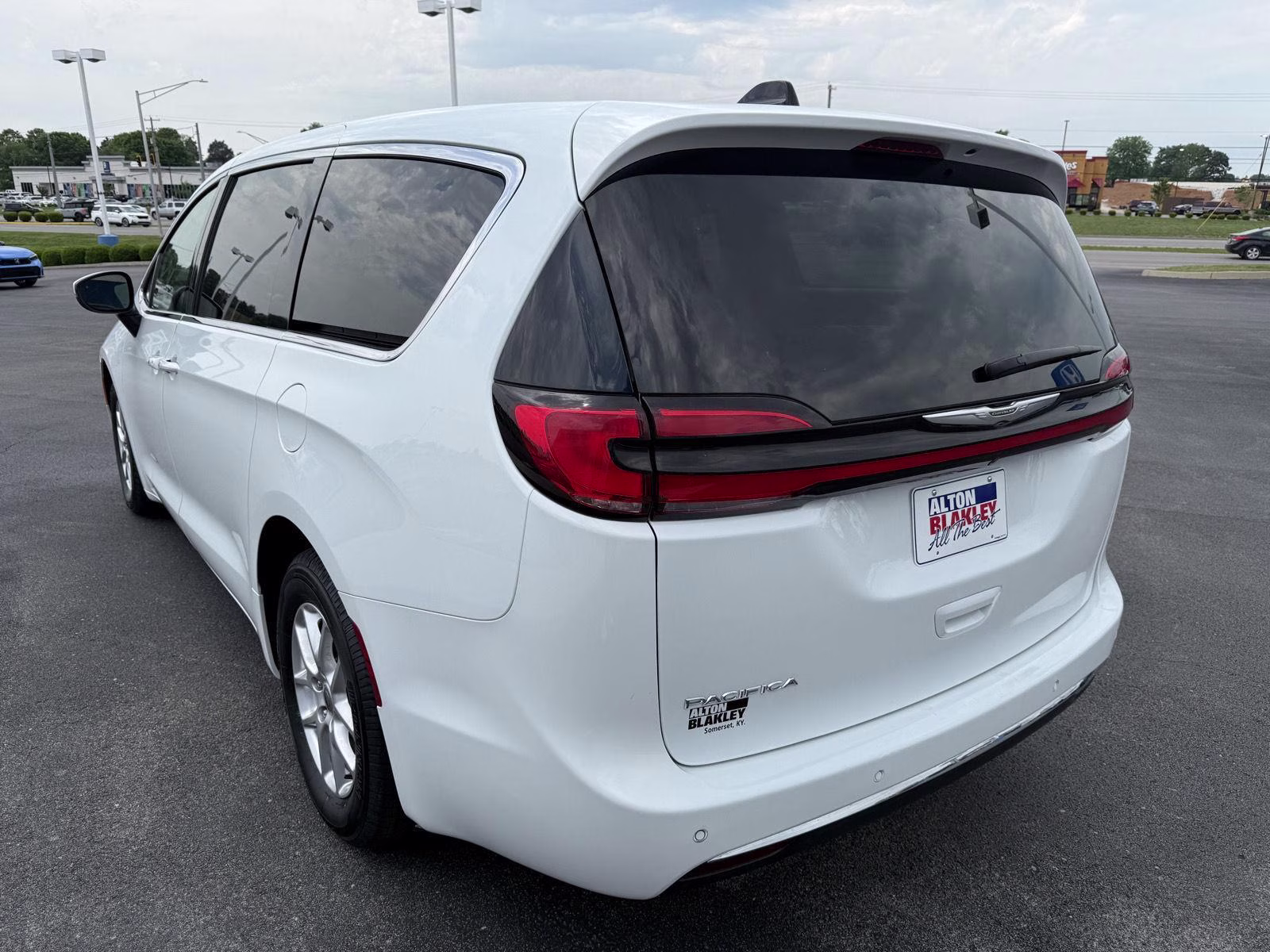 2023 WHITE Chrysler Pacifica TOURING L FWD FWD