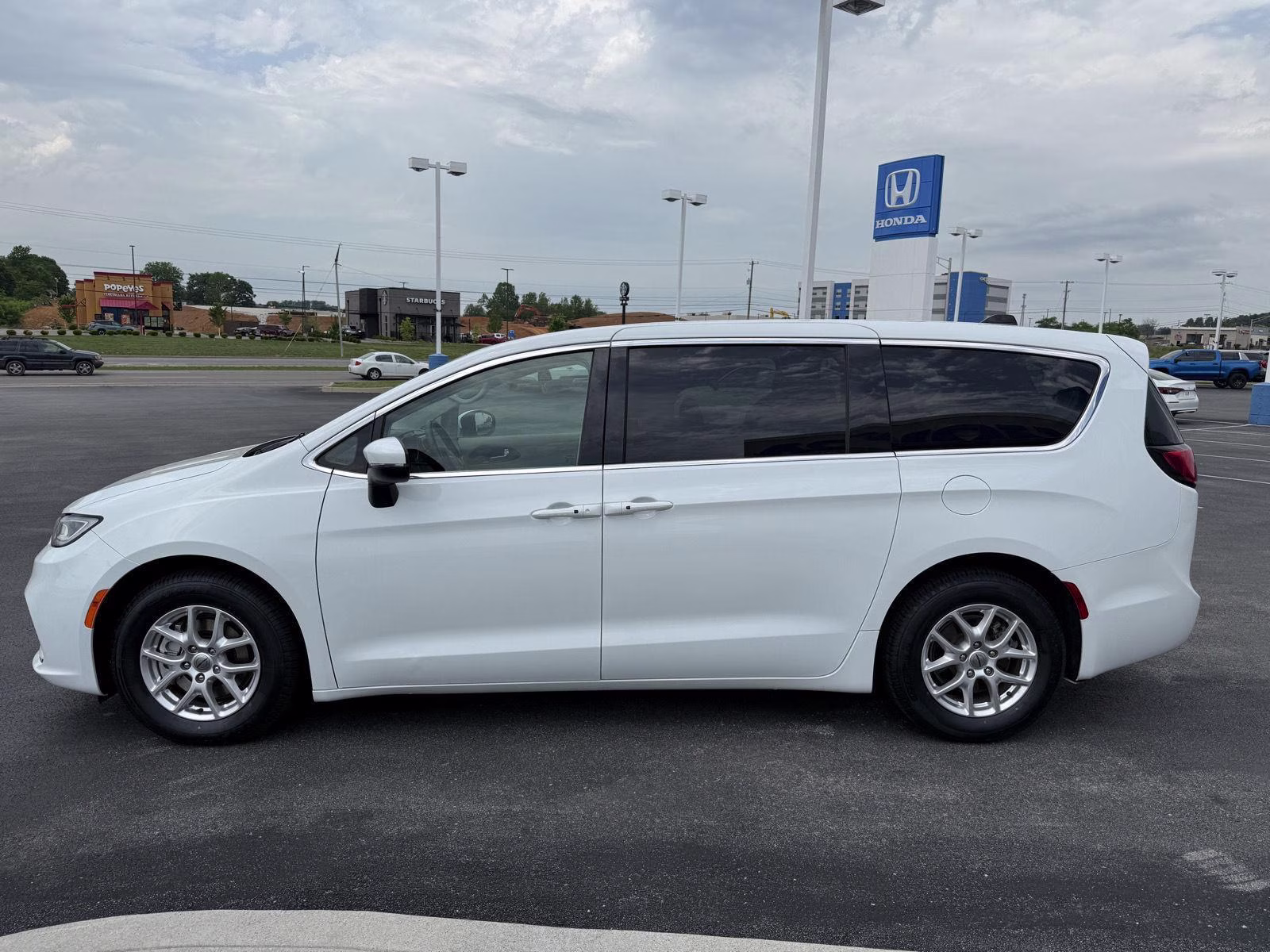 2023 WHITE Chrysler Pacifica TOURING L FWD FWD
