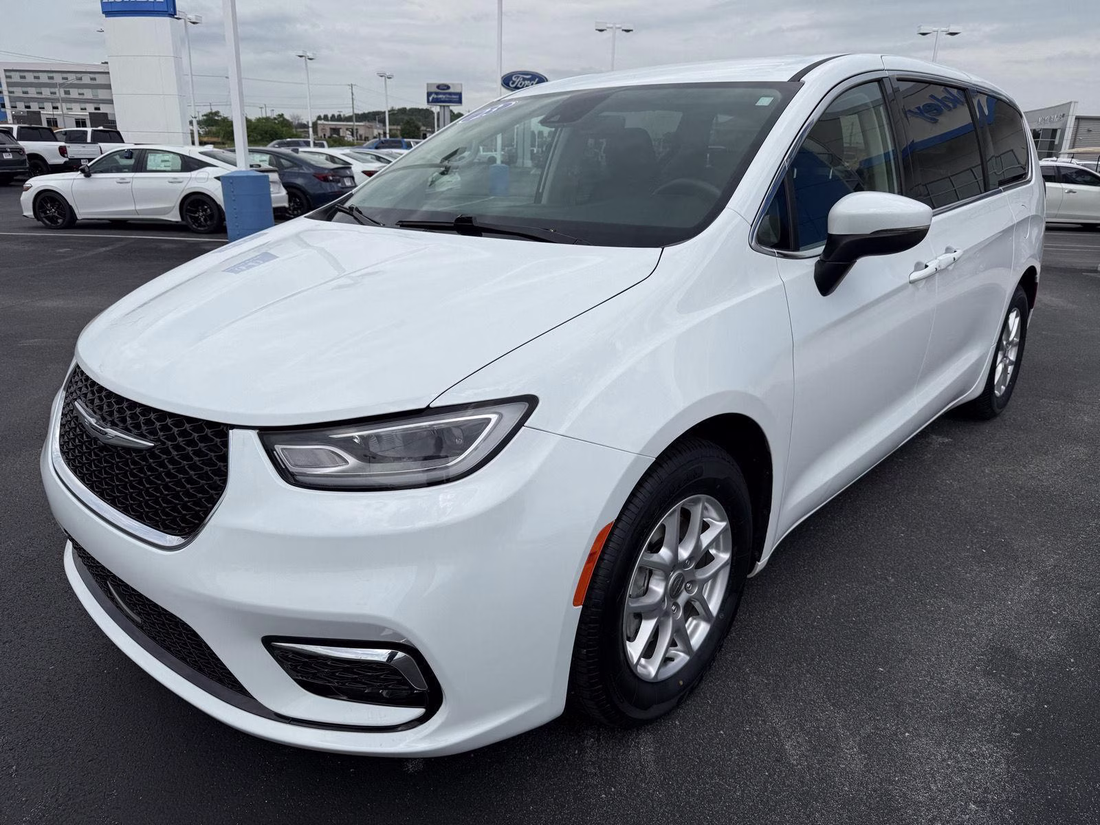 2023 WHITE Chrysler Pacifica TOURING L FWD FWD
