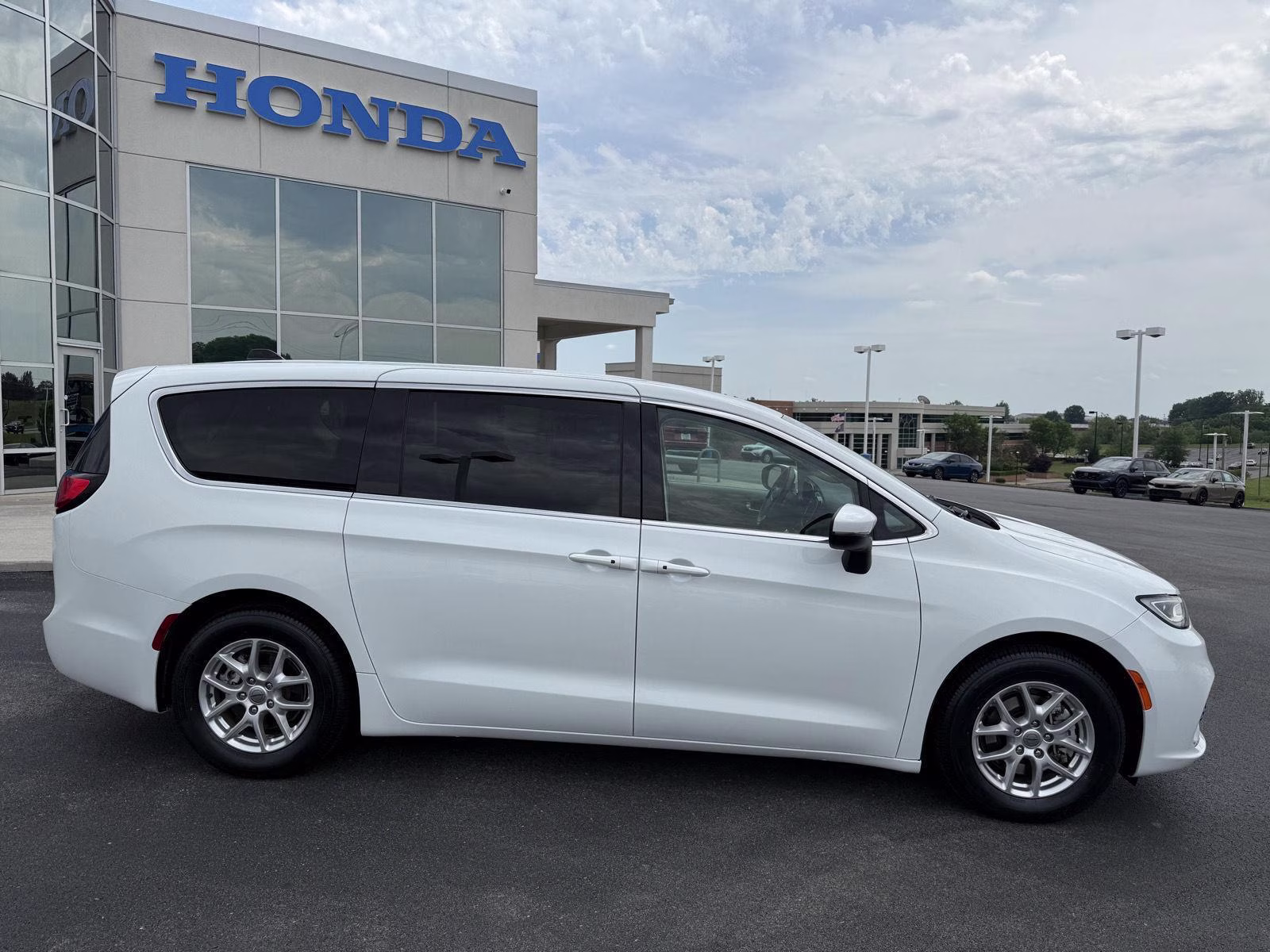 2023 WHITE Chrysler Pacifica TOURING L FWD FWD