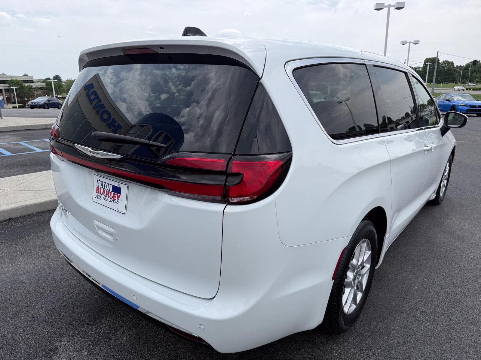 2023 WHITE Chrysler Pacifica TOURING L FWD FWD