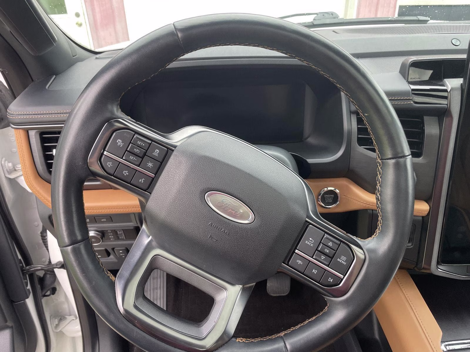 2022 Star White Metallic Tri-Coat Ford Expedition Max Platinum 4X4 SUV