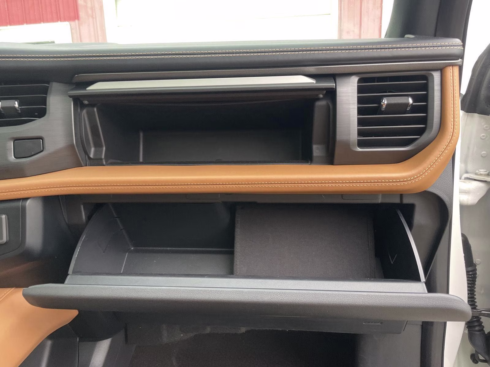 2022 Star White Metallic Tri-Coat Ford Expedition Max Platinum 4X4 SUV
