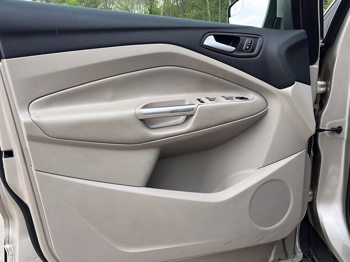 2017 White Gold Ford Escape SE 4X4 SUV