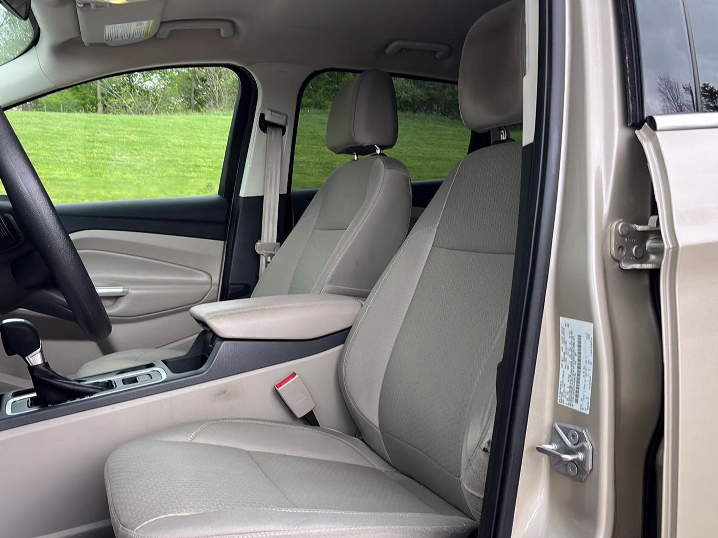 2017 White Gold Ford Escape SE 4X4 SUV