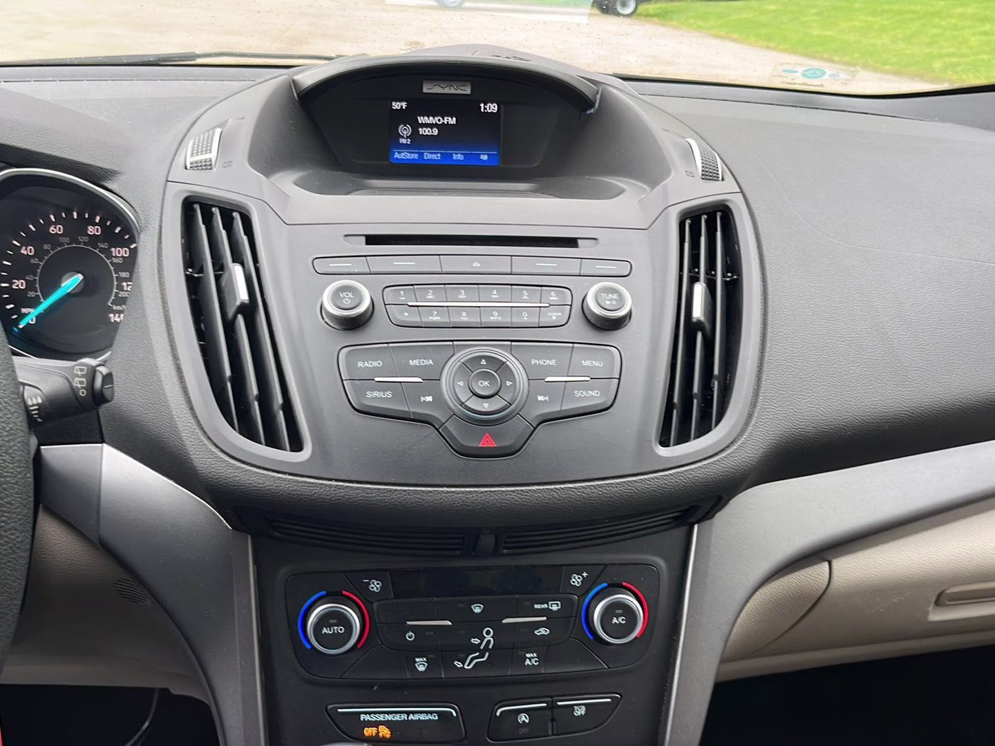 2017 White Gold Ford Escape SE 4X4 SUV
