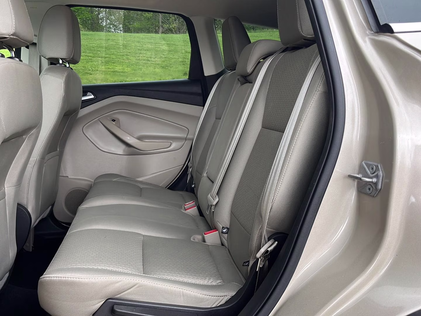 2017 White Gold Ford Escape SE 4X4 SUV
