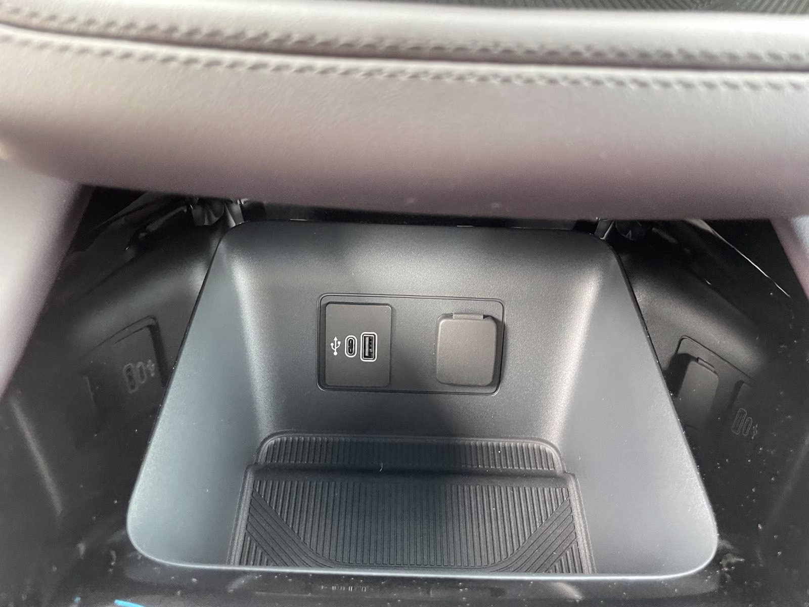 2026 Agate Black Ford Explorer Platinum 4X4 SUV