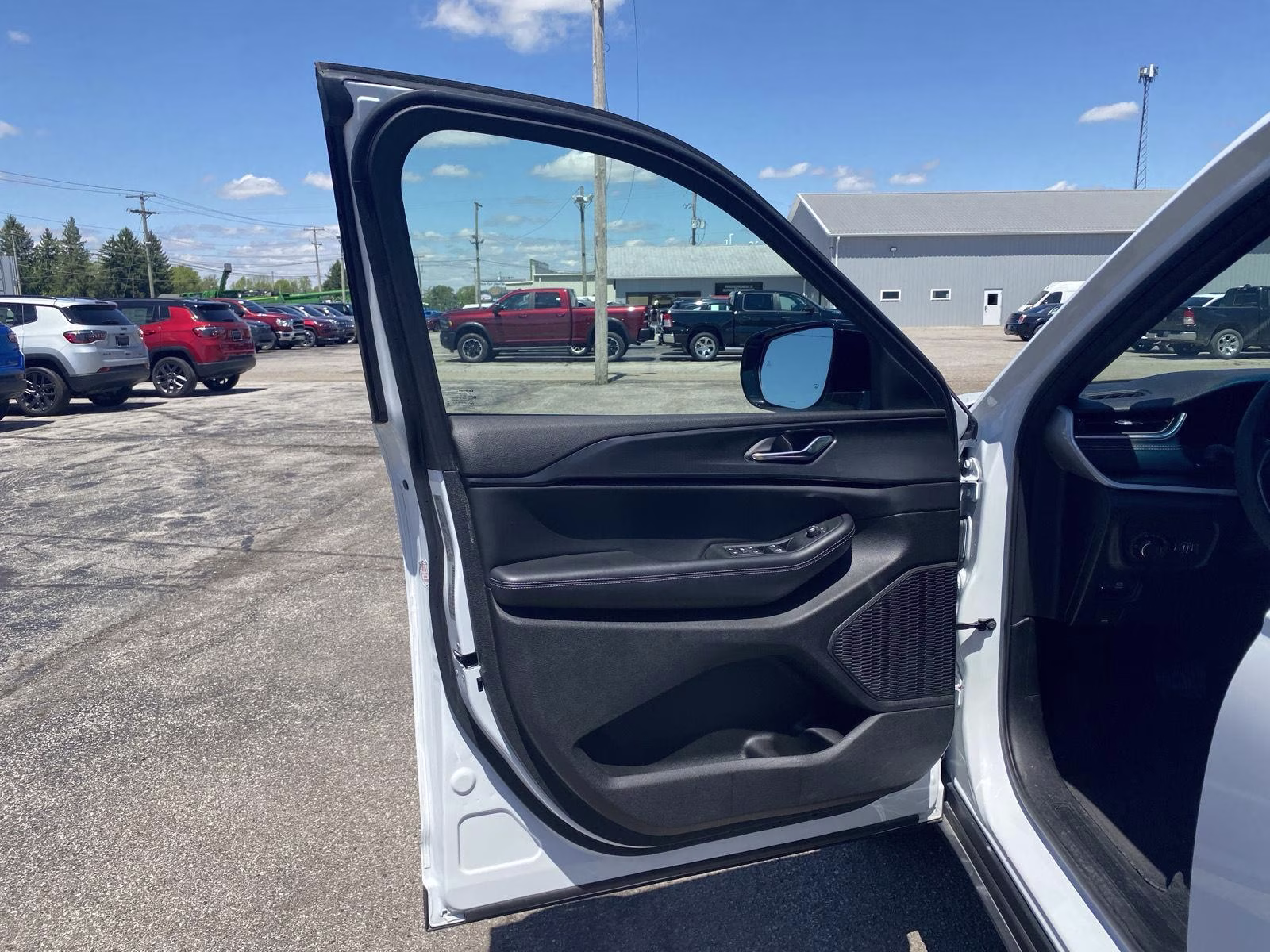 2025 Bright White Clearcoat Jeep Grand Cherokee Altitude 4X4 SUV