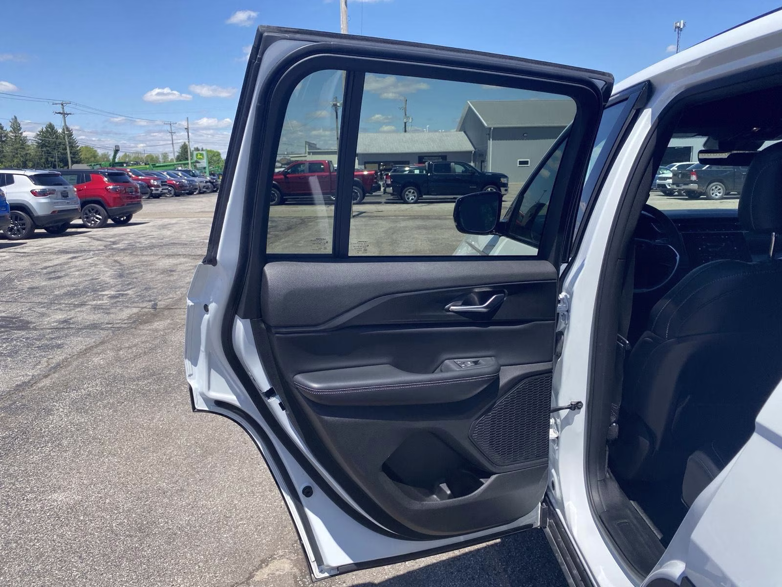 2025 Bright White Clearcoat Jeep Grand Cherokee Altitude 4X4 SUV