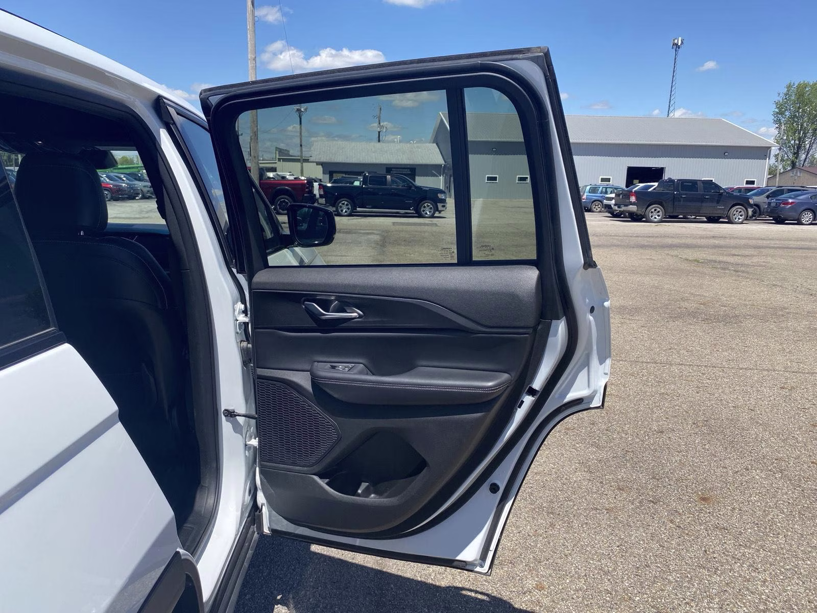 2025 Bright White Clearcoat Jeep Grand Cherokee Altitude 4X4 SUV