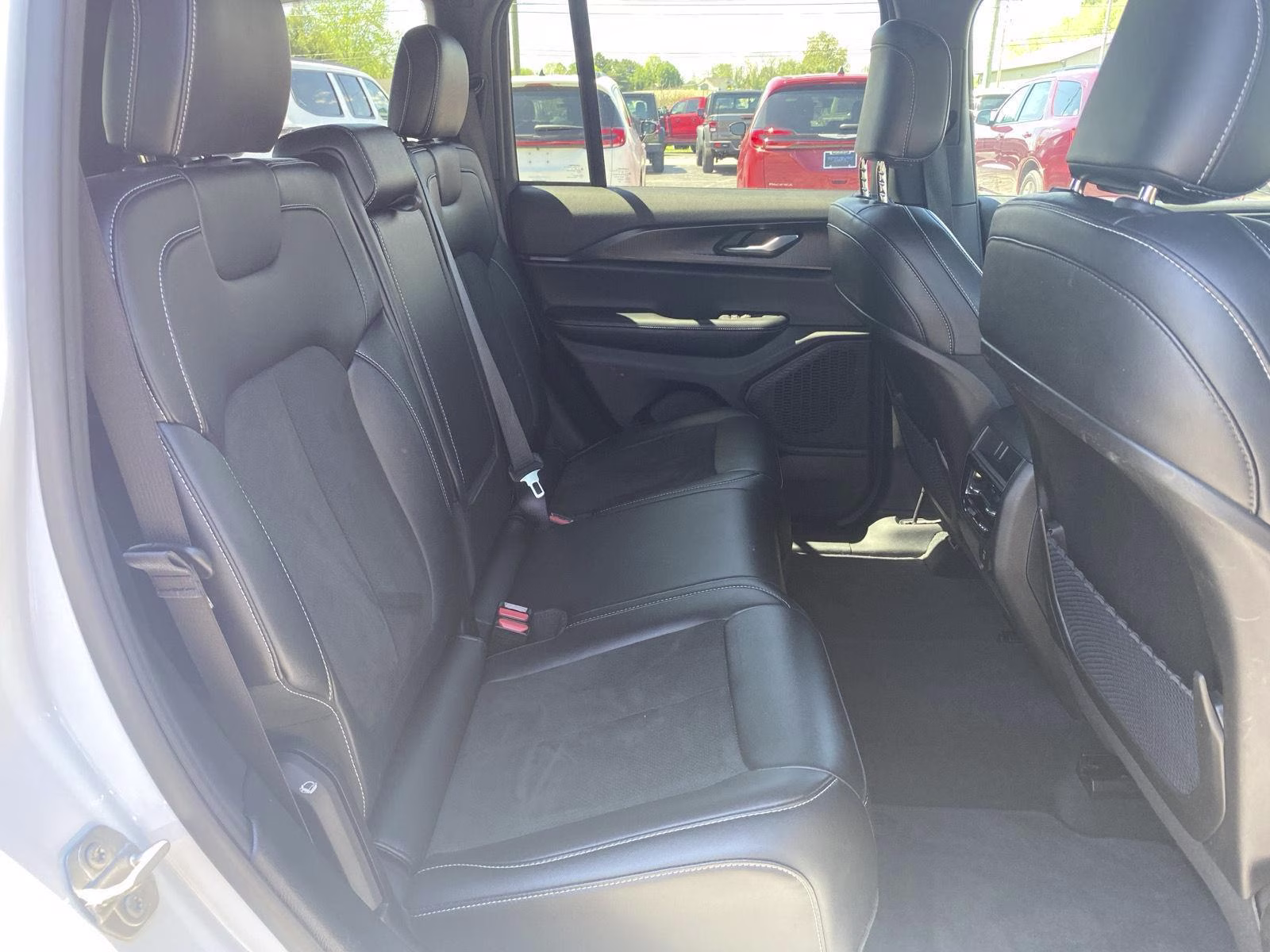 2025 Bright White Clearcoat Jeep Grand Cherokee Altitude 4X4 SUV