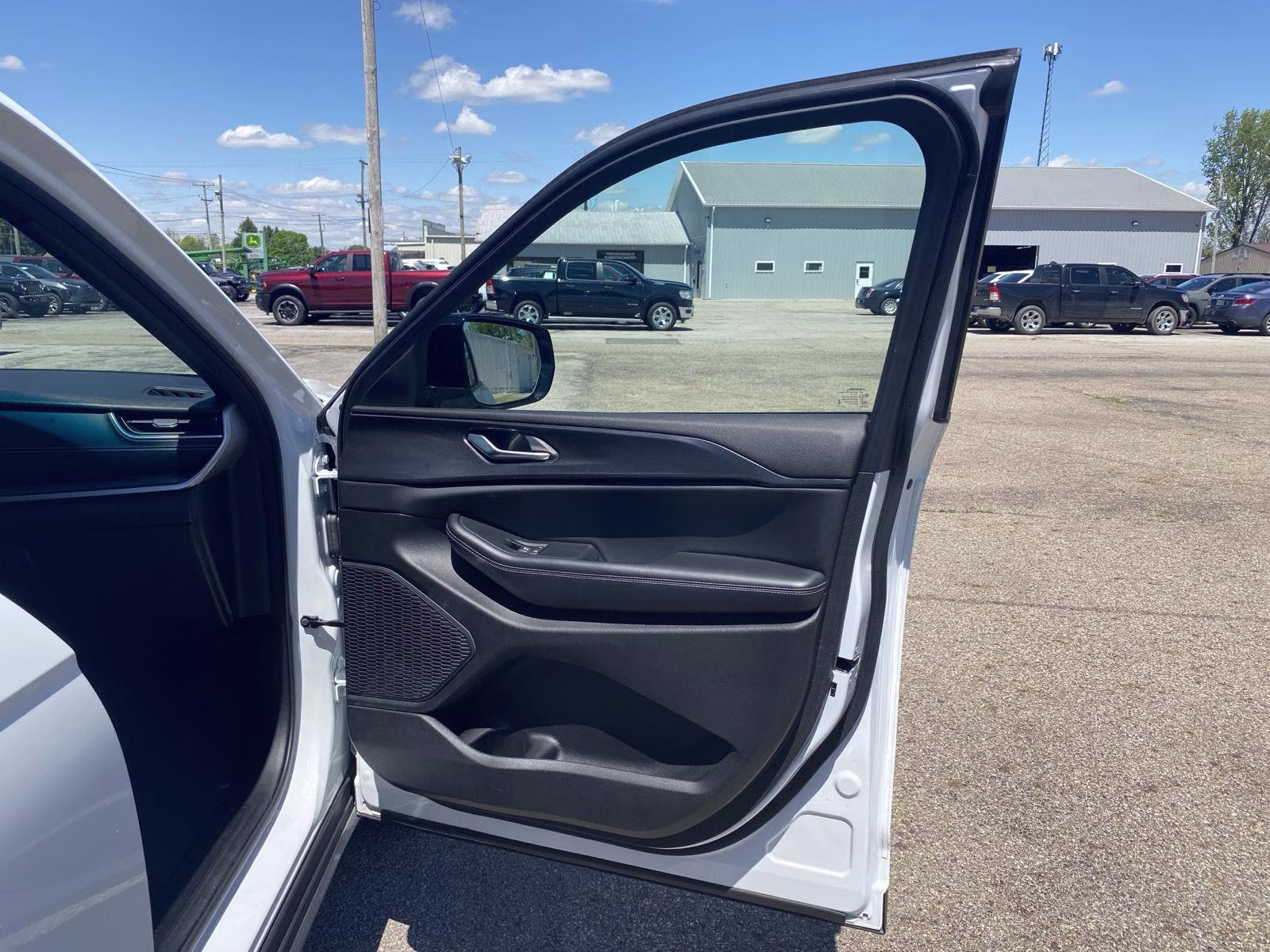 2025 Bright White Clearcoat Jeep Grand Cherokee Altitude 4X4 SUV