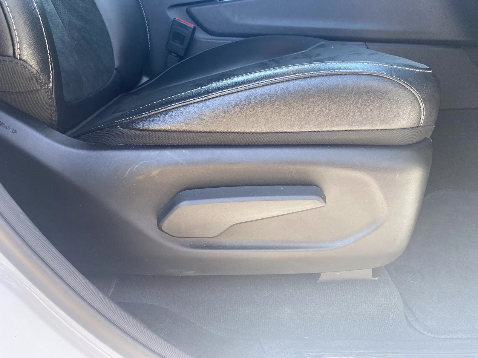 2025 Bright White Clearcoat Jeep Grand Cherokee Altitude 4X4 SUV
