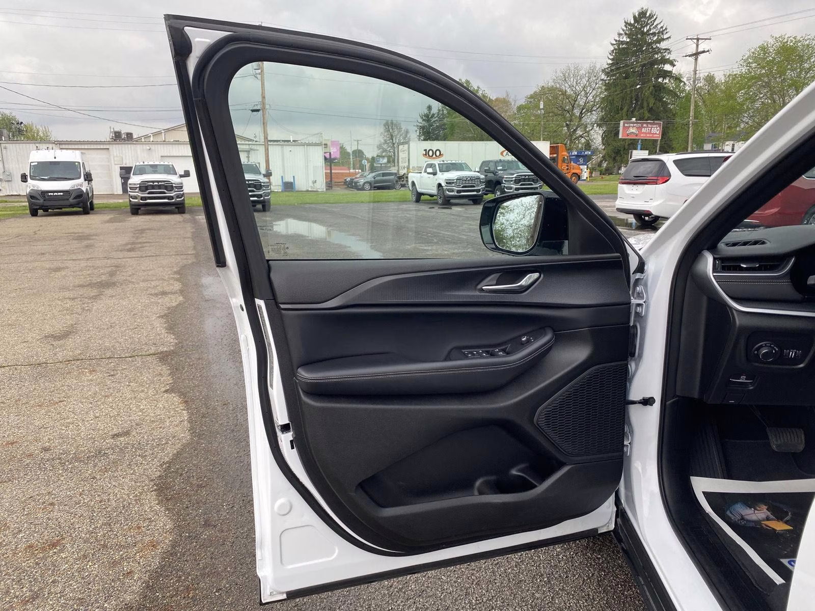 2025 Bright White Clearcoat Jeep Grand Cherokee Altitude 4X4 SUV
