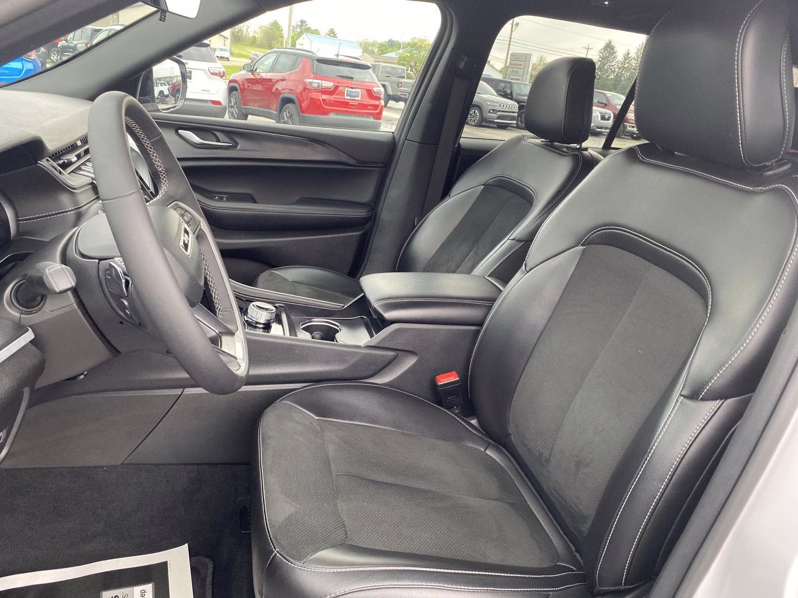 2025 Bright White Clearcoat Jeep Grand Cherokee Altitude 4X4 SUV