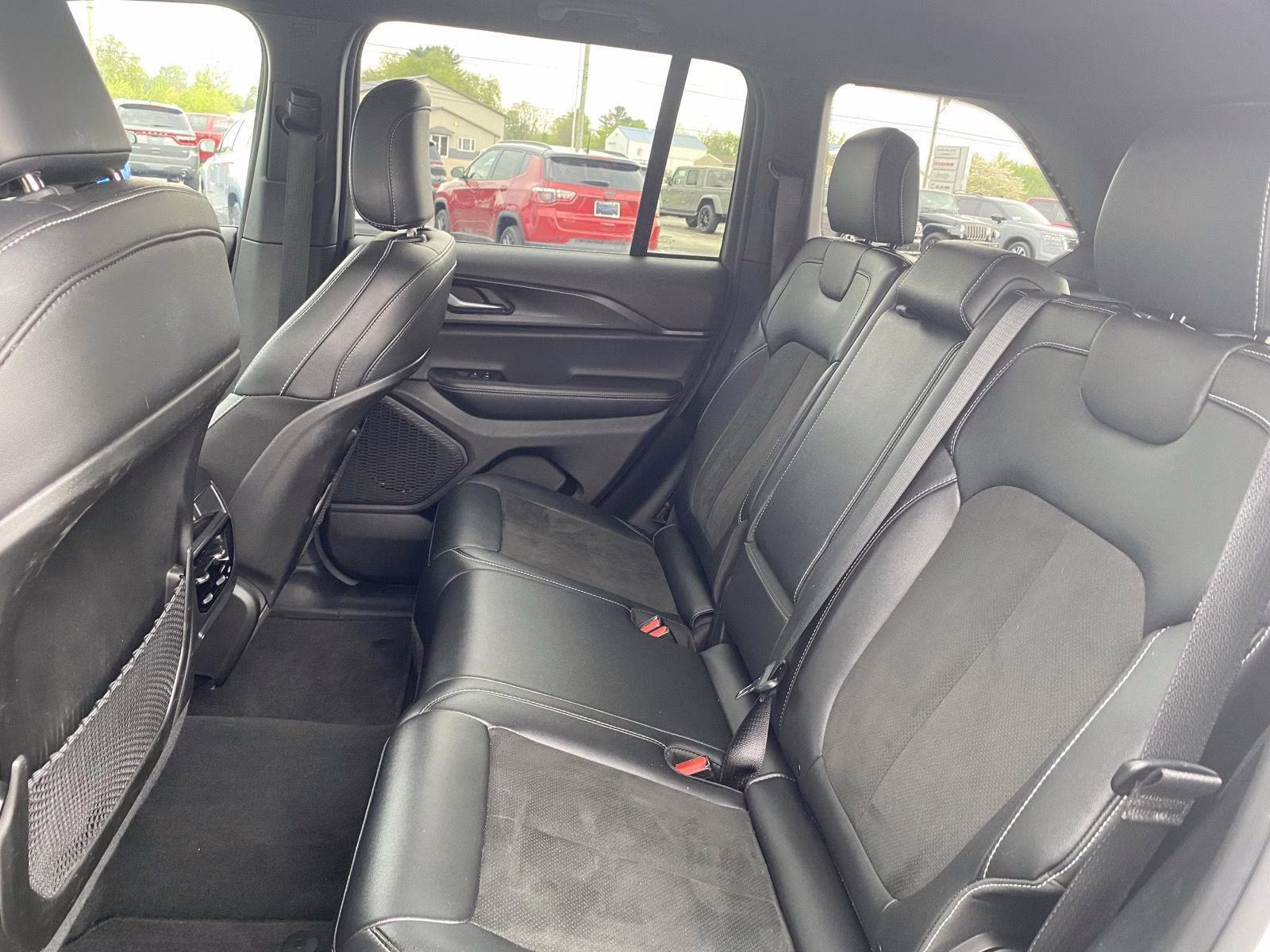 2025 Bright White Clearcoat Jeep Grand Cherokee Altitude 4X4 SUV