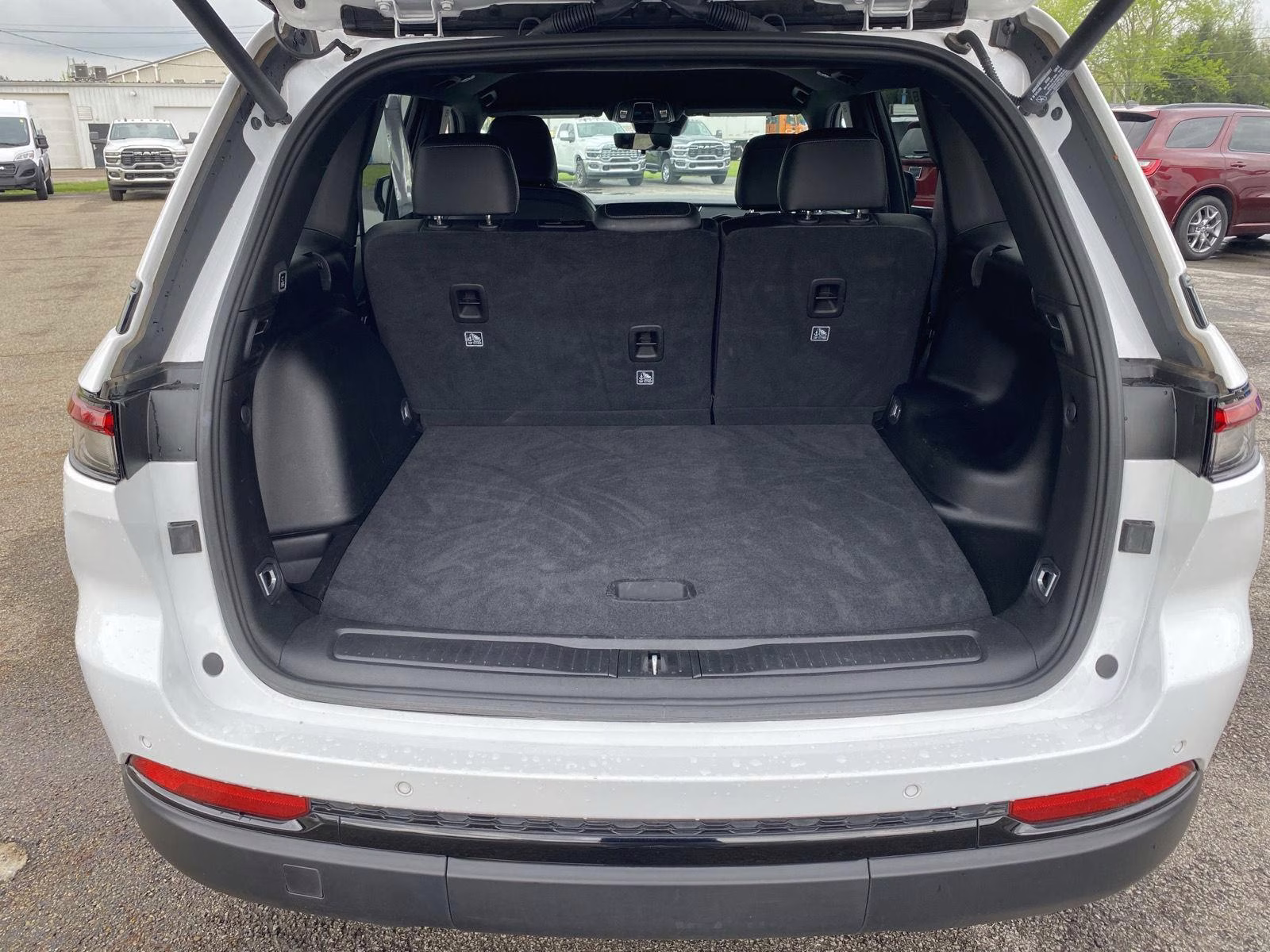 2025 Bright White Clearcoat Jeep Grand Cherokee Altitude 4X4 SUV