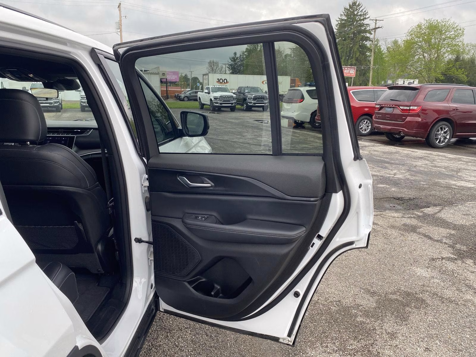 2025 Bright White Clearcoat Jeep Grand Cherokee Altitude 4X4 SUV