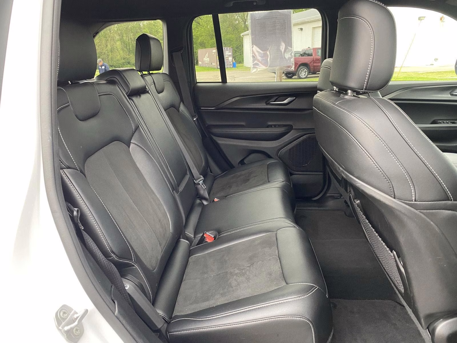 2025 Bright White Clearcoat Jeep Grand Cherokee Altitude 4X4 SUV