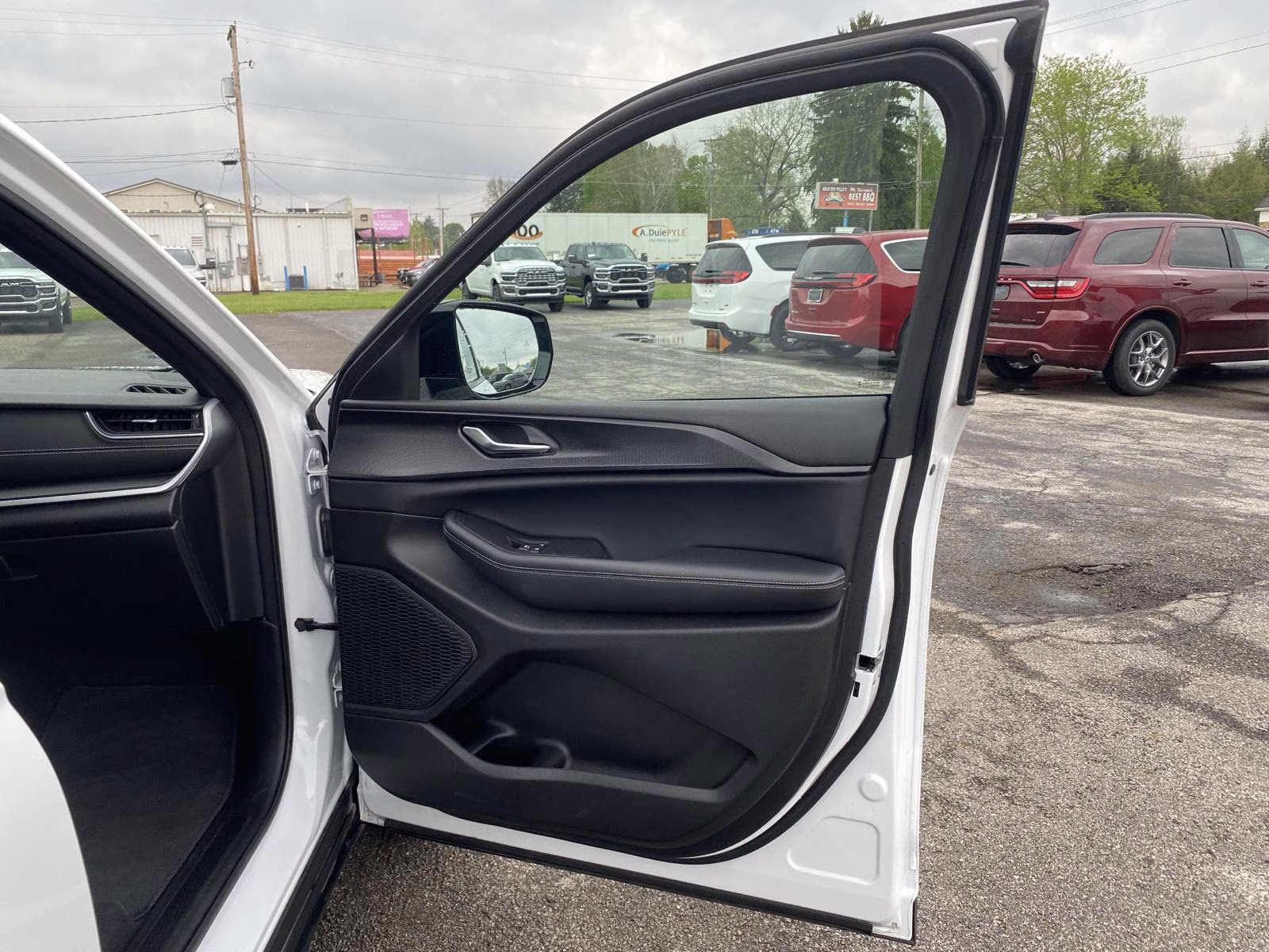 2025 Bright White Clearcoat Jeep Grand Cherokee Altitude 4X4 SUV