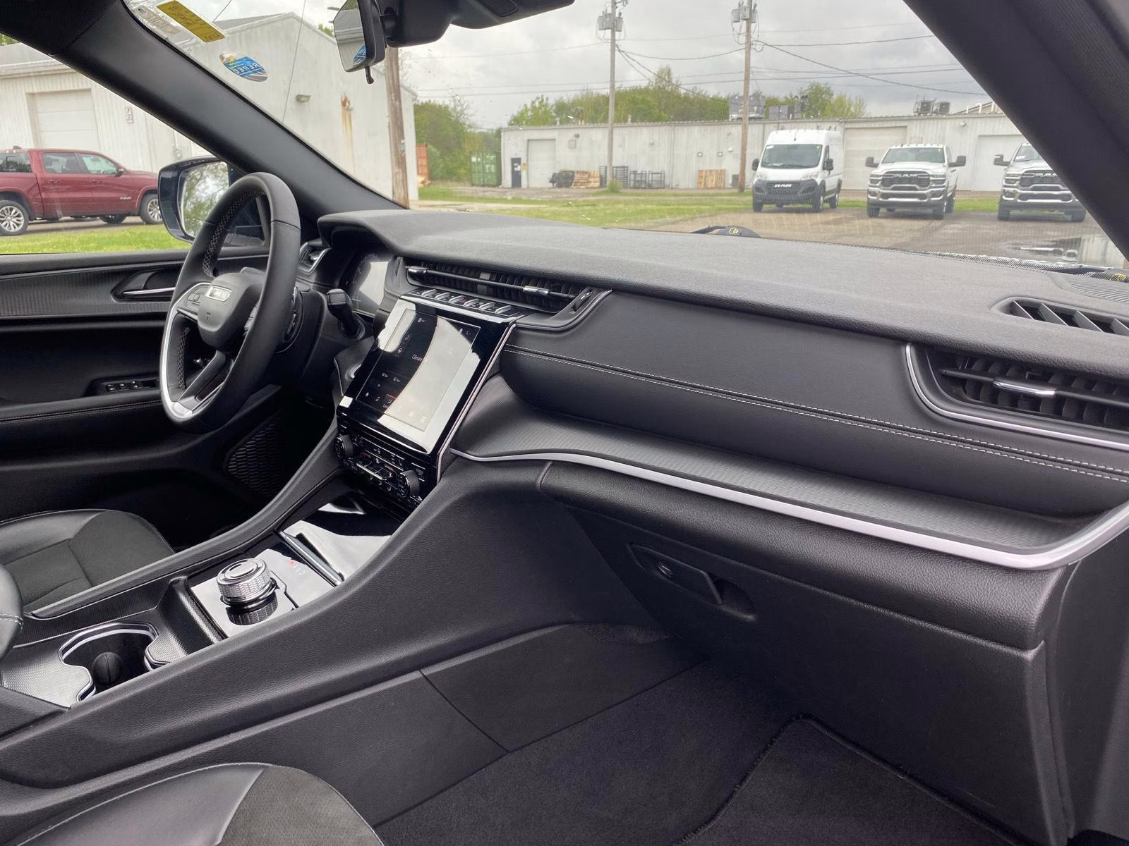 2025 Bright White Clearcoat Jeep Grand Cherokee Altitude 4X4 SUV