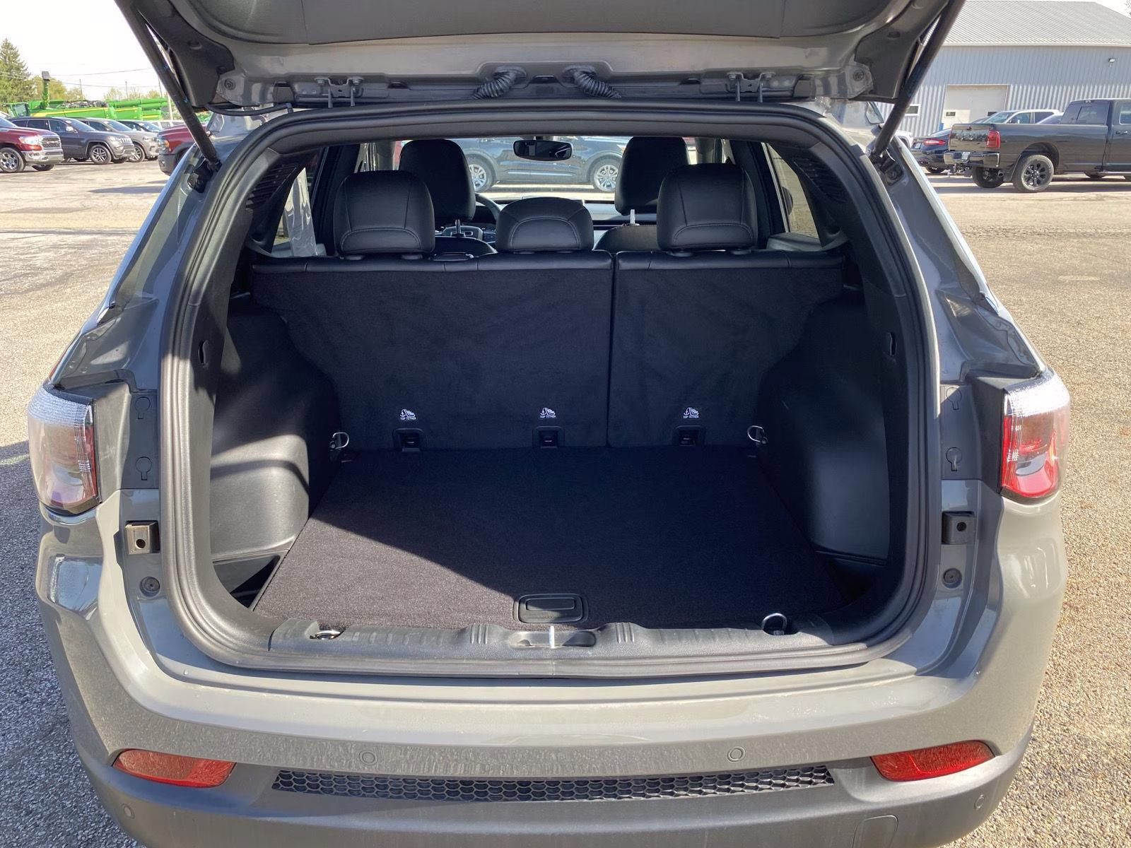 2023 Sting-Gray Clearcoat Jeep Compass Limited 4X4 SUV