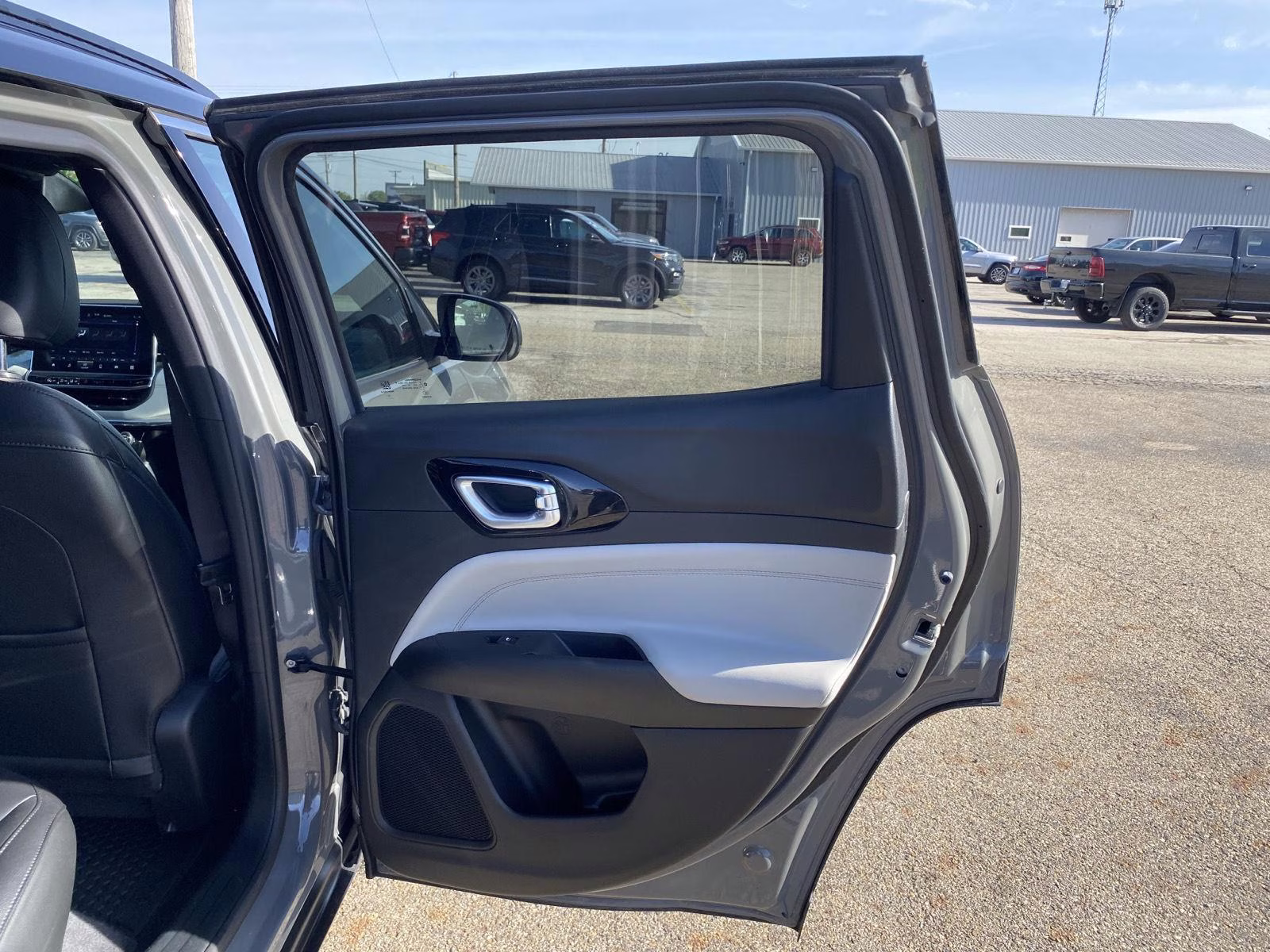 2023 Sting-Gray Clearcoat Jeep Compass Limited 4X4 SUV