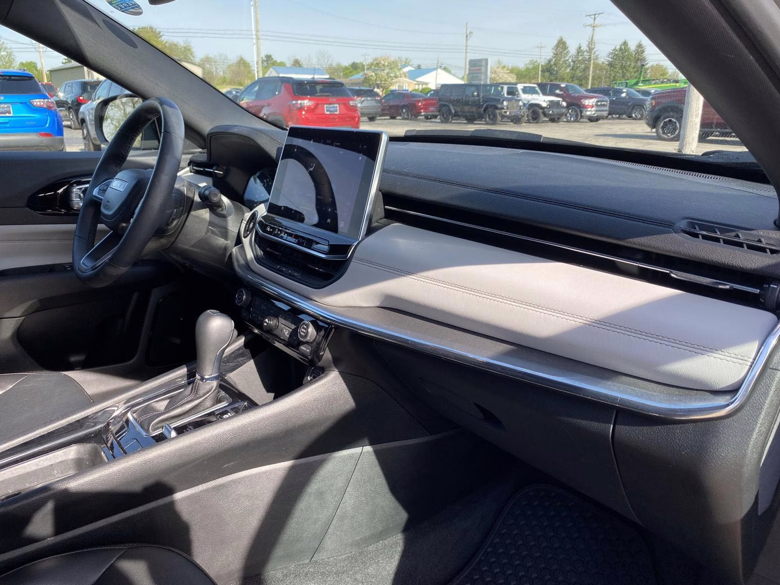2023 Sting-Gray Clearcoat Jeep Compass Limited 4X4 SUV