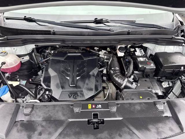 2022 Ceramic White Kia Carnival SX FWD Van