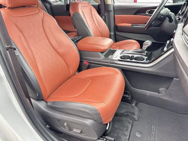 2022 Ceramic White Kia Carnival SX FWD Van
