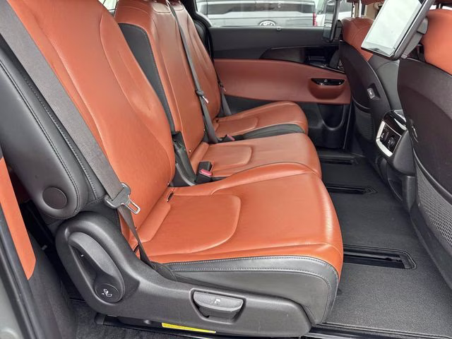 2022 Ceramic White Kia Carnival SX FWD Van