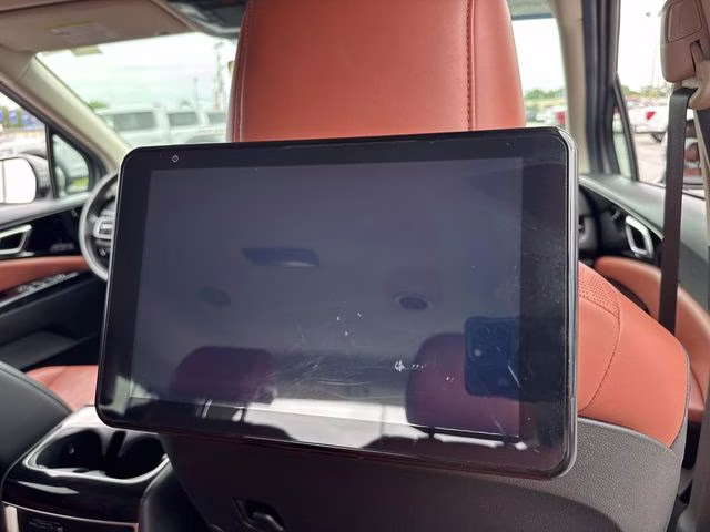 2022 Ceramic White Kia Carnival SX FWD Van