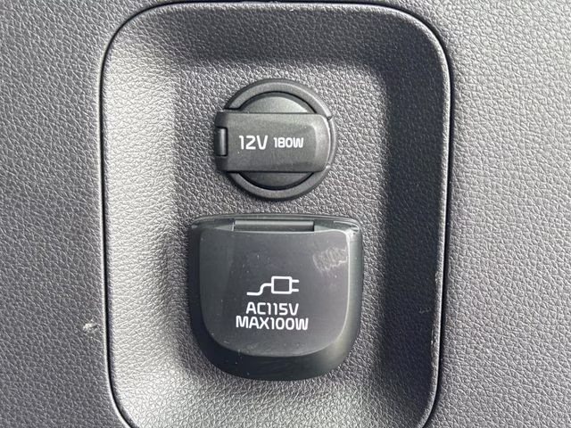 2022 Ceramic White Kia Carnival SX FWD Van