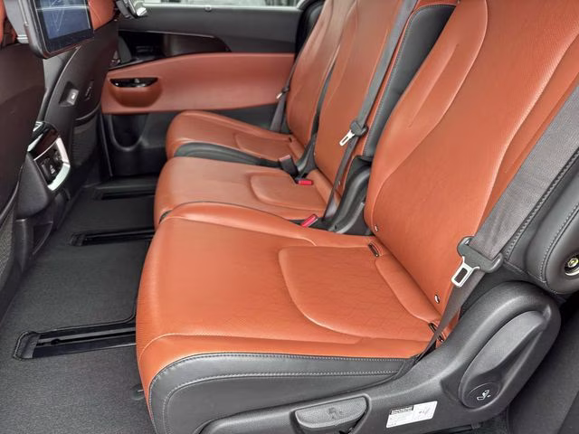 2022 Ceramic White Kia Carnival SX FWD Van