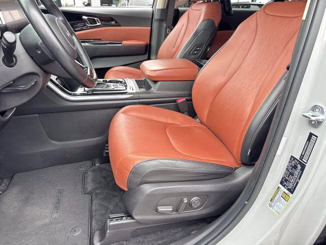 2022 Ceramic White Kia Carnival SX FWD Van