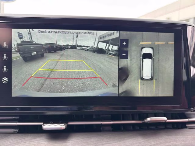 2022 Ceramic White Kia Carnival SX FWD Van