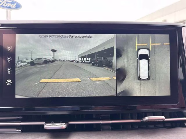 2022 Ceramic White Kia Carnival SX FWD Van
