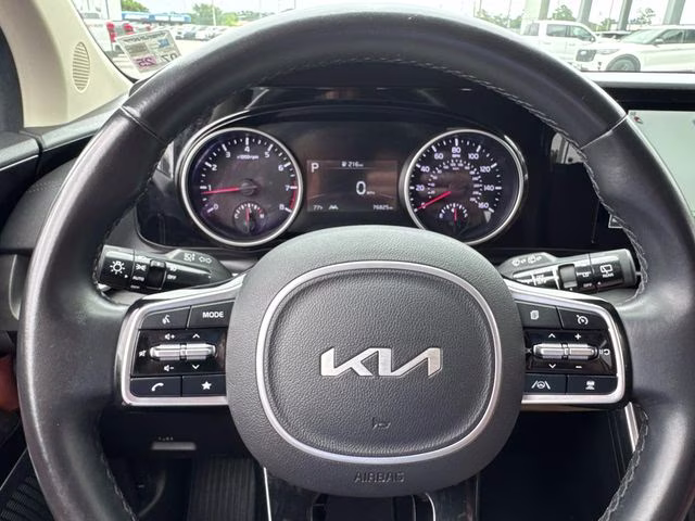 2022 Ceramic White Kia Carnival SX FWD Van
