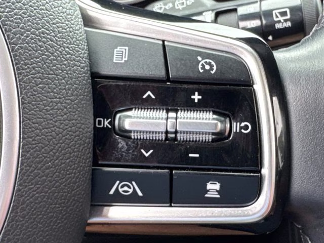 2022 Ceramic White Kia Carnival SX FWD Van