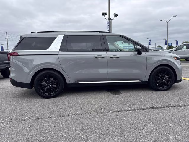 2022 Ceramic White Kia Carnival SX FWD Van