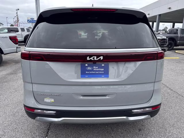 2022 Ceramic White Kia Carnival SX FWD Van