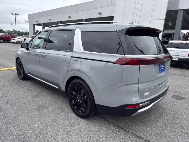 2022 Ceramic White Kia Carnival SX FWD Van