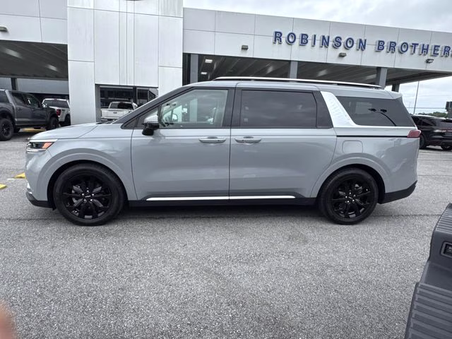 2022 Ceramic White Kia Carnival SX FWD Van