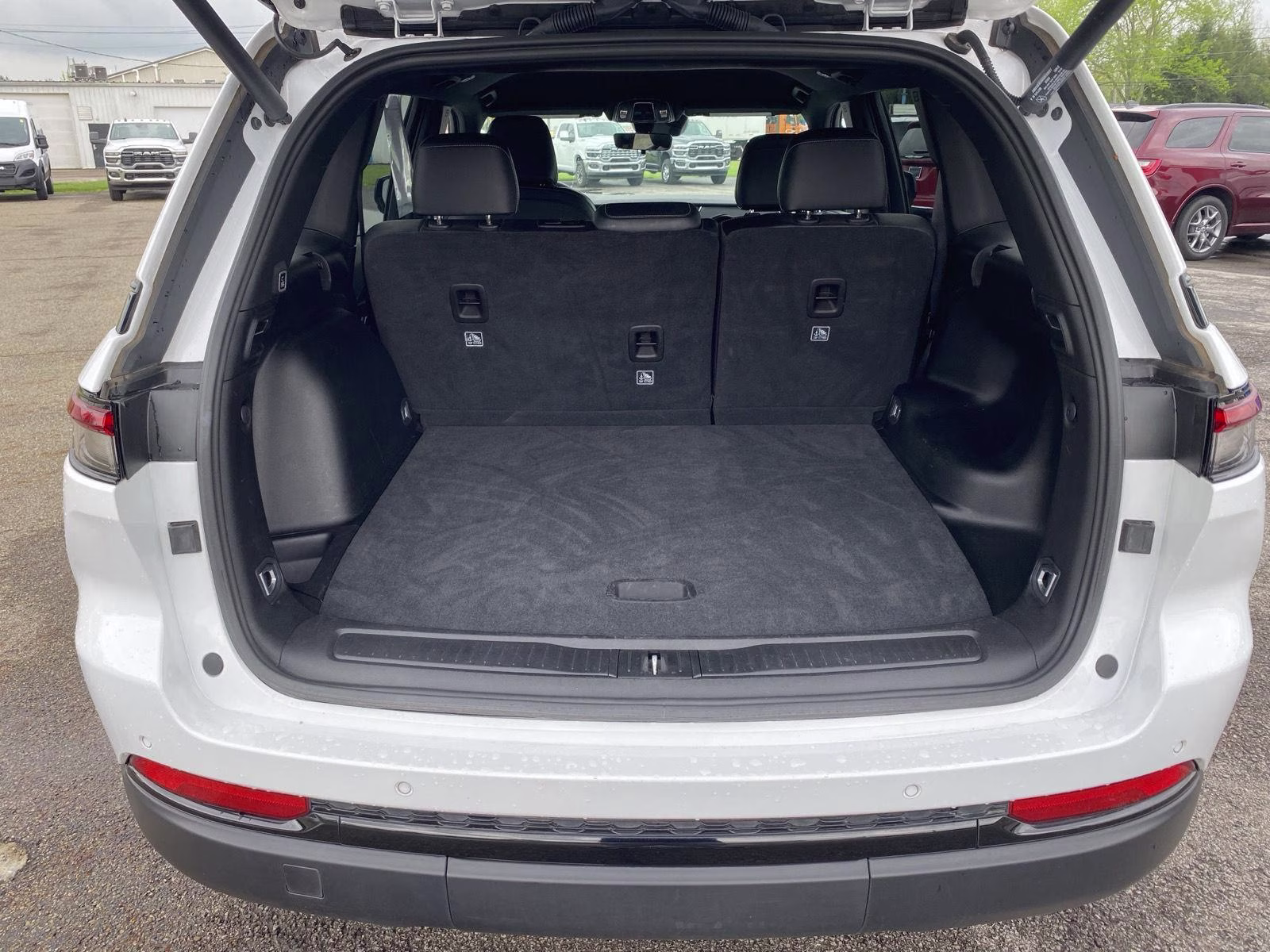 2025 Bright White Clearcoat Jeep Grand Cherokee Altitude 4X4 SUV